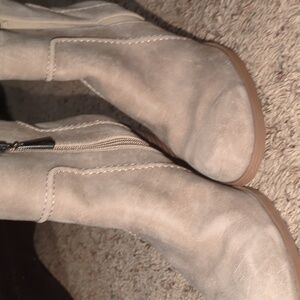 Tan Simply vera Wang ankle boots